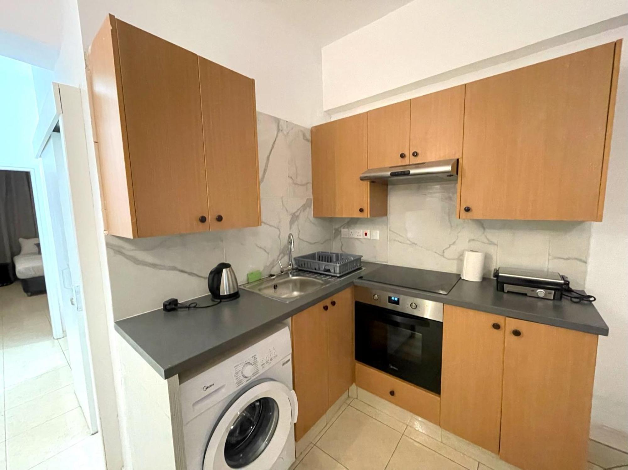 Queen Regina Suites By Platform 357 Nicosia Exteriör bild