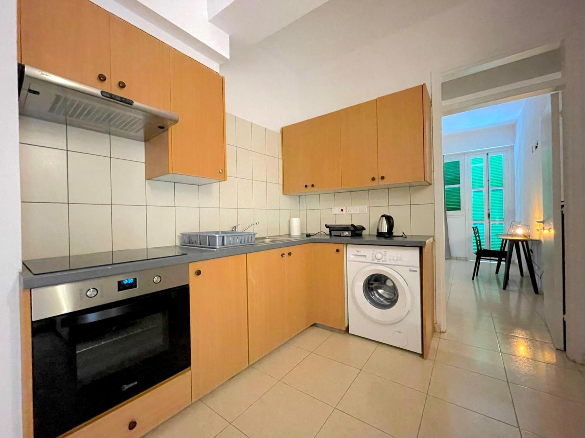 Queen Regina Suites By Platform 357 Nicosia Exteriör bild